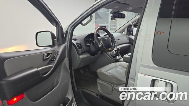 Hyundai Grand Starex 12-Seater Wagon CVX Premium 2014 — фото 10