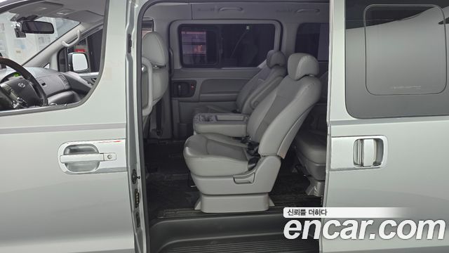Hyundai Grand Starex 12-Seater Wagon CVX Premium 2014 — фото 11