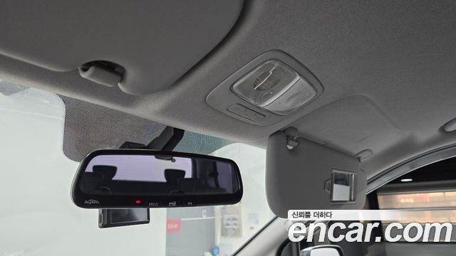 Hyundai Grand Starex 12-Seater Wagon CVX Premium 2014 — фото 16