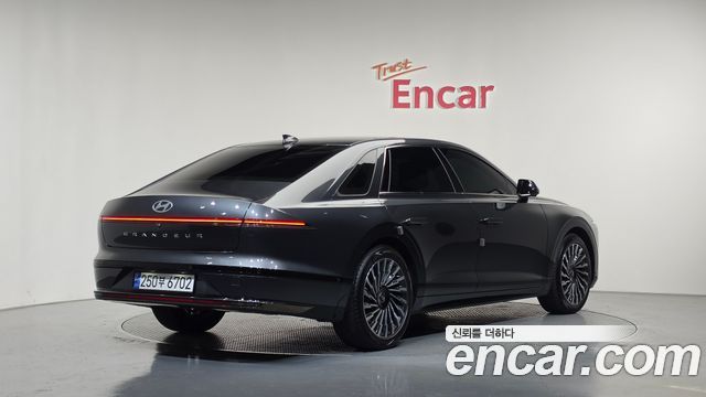 Hyundai Grandeur (GN7) 2,5 Gasoline 2WD Calligraphy 2023 — фото 2