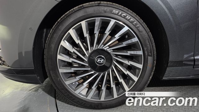 Hyundai Grandeur (GN7) 2,5 Gasoline 2WD Calligraphy 2023 — фото 5
