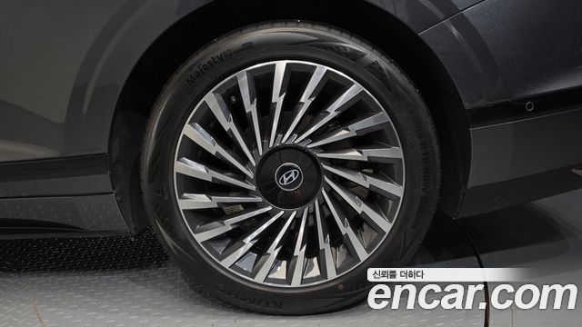 Hyundai Grandeur (GN7) 2,5 Gasoline 2WD Calligraphy 2023 — фото 27