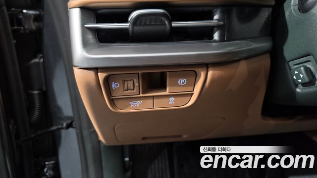 Hyundai Grandeur (GN7) 2,5 Gasoline 2WD Calligraphy 2023 — фото 35