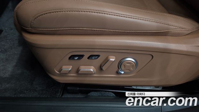 Hyundai Grandeur (GN7) 2,5 Gasoline 2WD Calligraphy 2023 — фото 38