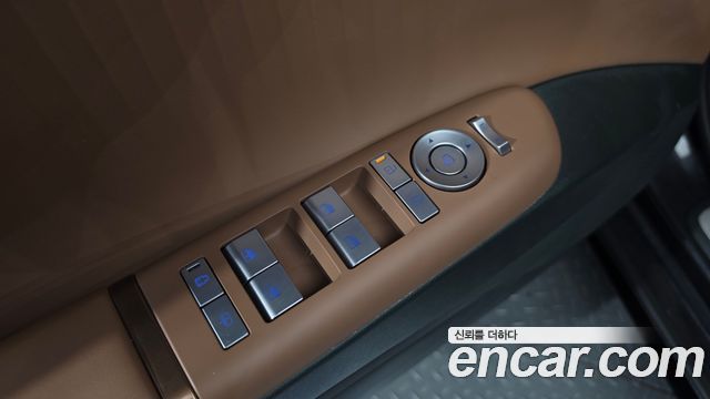 Hyundai Grandeur (GN7) 2,5 Gasoline 2WD Calligraphy 2023 — фото 49