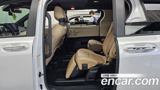 Toyota Sienna (IV) 2.5 Hybrid AWD 2023 — фото 12