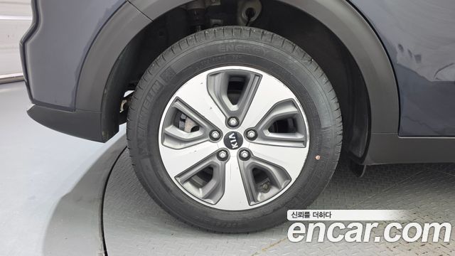 Kia Niro Prestige 2018 — фото 5