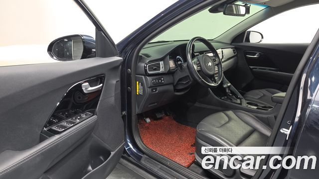 Kia Niro Prestige 2018 — фото 10