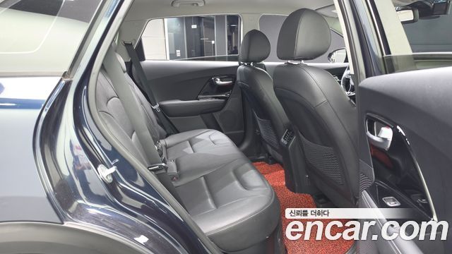 Kia Niro Prestige 2018 — фото 12