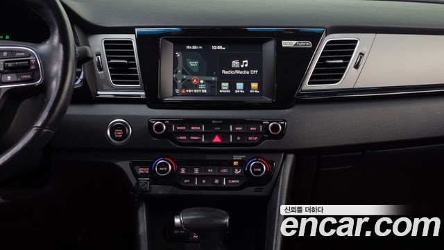 Kia Niro Prestige 2018 — фото 14