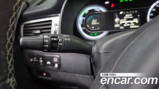 Kia Niro Prestige 2018 — фото 18