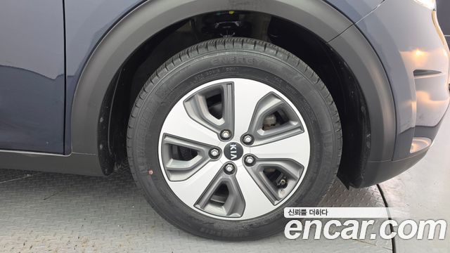 Kia Niro Prestige 2018 — фото 21