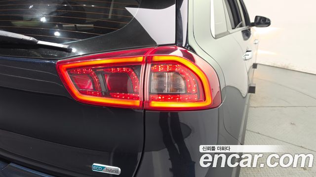 Kia Niro Prestige 2018 — фото 23
