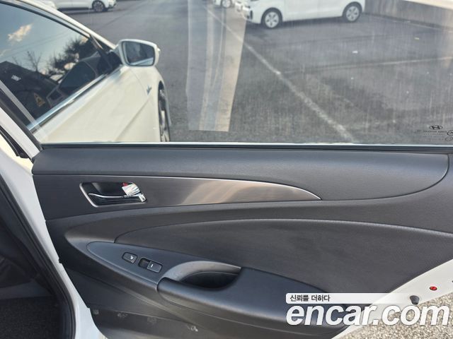 Hyundai Sonata Hybrid 2.0 Premium 2012 — фото 16
