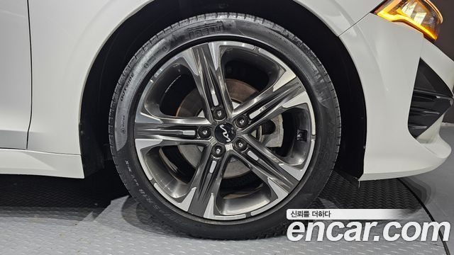 Kia K5 (III) 2.0 Noblesse 2023 — фото 21