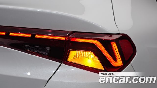 Kia K5 (III) 2.0 Noblesse 2023 — фото 23