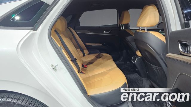 Kia K5 (III) 2.0 Noblesse 2023 — фото 31
