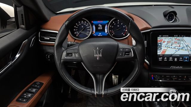 Maserati Ghibli 3.0 Sport 3rd 2017 — фото 13