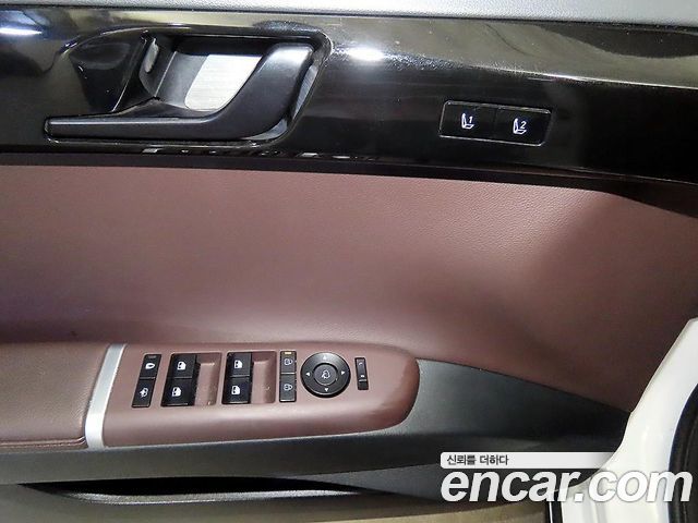 Hyundai Grandeur (GN7) 2,5 Gasoline 2WD Exclusive 2024 — фото 17