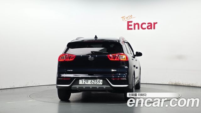 Kia Niro Prestige 2018 — фото 4