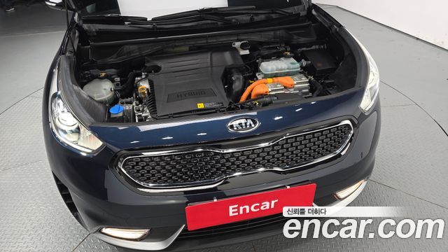 Kia Niro Prestige 2018 — фото 6