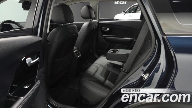 Kia Niro Prestige 2018 — фото 15