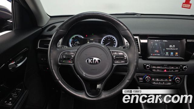 Kia Niro Prestige 2018 — фото 18