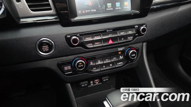Kia Niro Prestige 2018 — фото 21