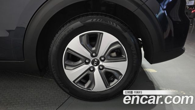 Kia Niro Prestige 2018 — фото 27