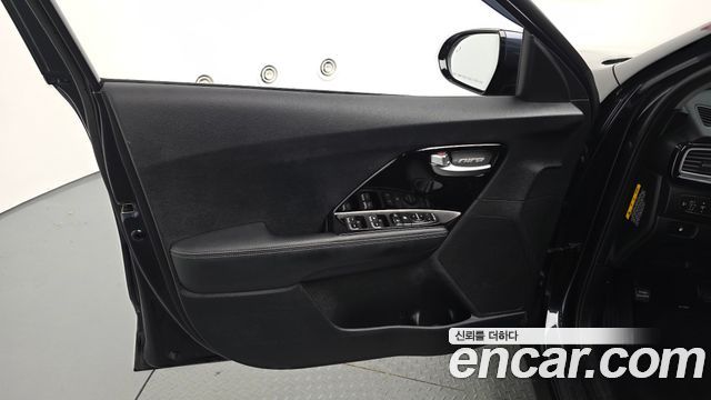 Kia Niro Prestige 2018 — фото 30