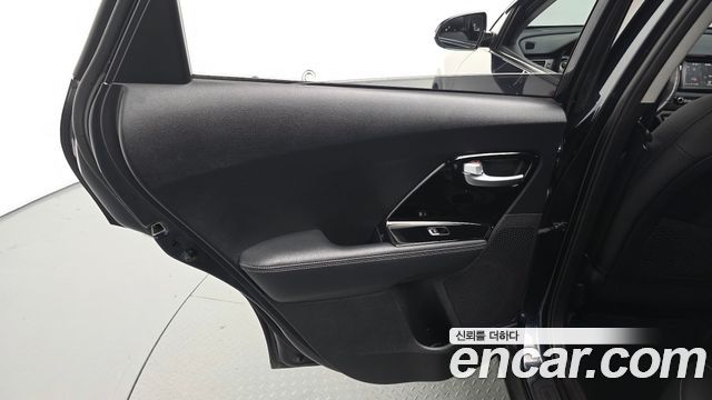 Kia Niro Prestige 2018 — фото 31