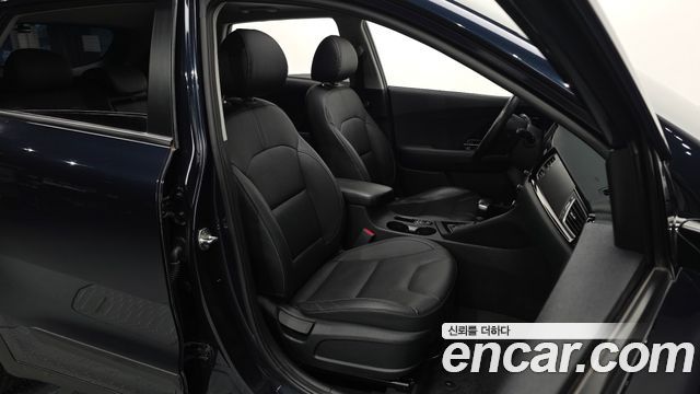 Kia Niro Prestige 2018 — фото 32