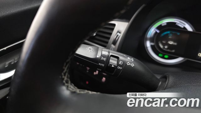 Kia Niro Prestige 2018 — фото 34
