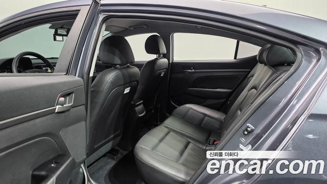 Hyundai Avante (AD) 1.6 GDI Value Plus 2017 — фото 11