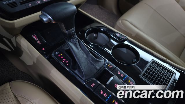 Kia Carnival 9-Seater Hi-Limousine Noblesse Special 2020 — фото 9