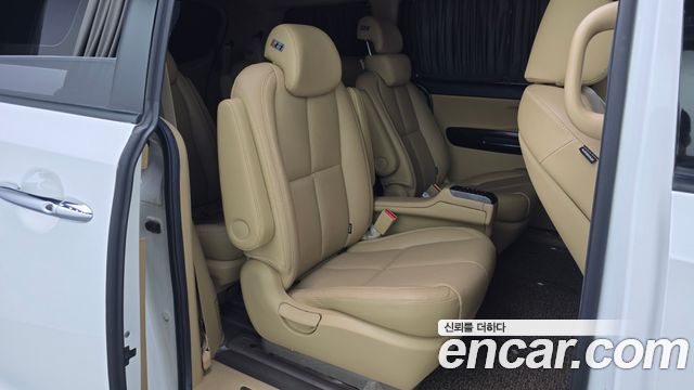 Kia Carnival 9-Seater Hi-Limousine Noblesse Special 2020 — фото 11