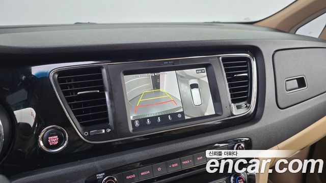 Kia Carnival 9-Seater Hi-Limousine Noblesse Special 2020 — фото 12