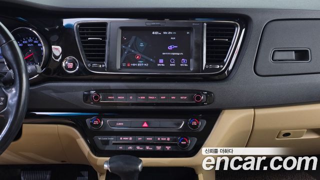 Kia Carnival 9-Seater Hi-Limousine Noblesse Special 2020 — фото 14