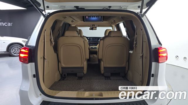 Kia Carnival 9-Seater Hi-Limousine Noblesse Special 2020 — фото 18