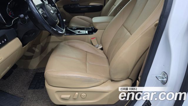 Kia Carnival 9-Seater Hi-Limousine Noblesse Special 2020 — фото 19