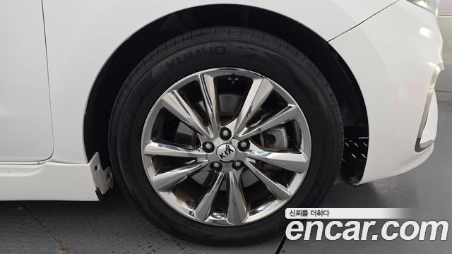 Kia Carnival 9-Seater Hi-Limousine Noblesse Special 2020 — фото 21