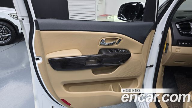 Kia Carnival 9-Seater Hi-Limousine Noblesse Special 2020 — фото 24