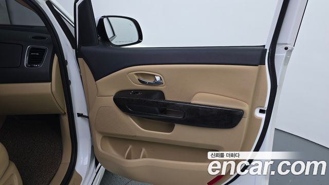 Kia Carnival 9-Seater Hi-Limousine Noblesse Special 2020 — фото 25