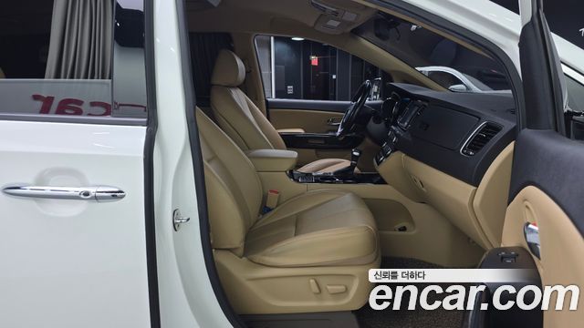 Kia Carnival 9-Seater Hi-Limousine Noblesse Special 2020 — фото 26