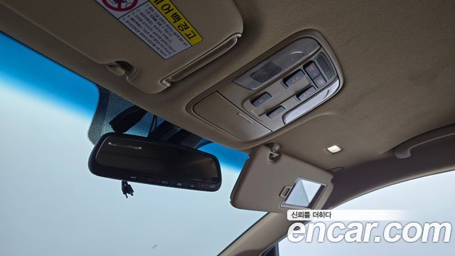 Kia Carnival 9-Seater Hi-Limousine Noblesse Special 2020 — фото 27
