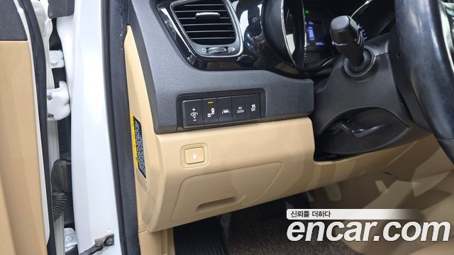 Kia Carnival 9-Seater Hi-Limousine Noblesse Special 2020 — фото 29