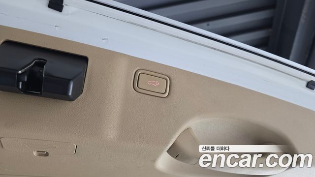 Kia Carnival 9-Seater Hi-Limousine Noblesse Special 2020 — фото 32