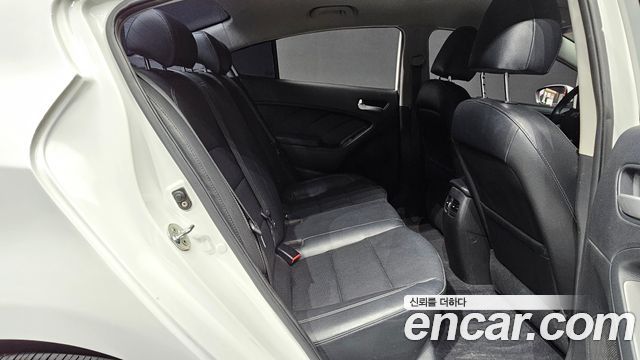 Kia K3 Trendy 2015 — фото 11