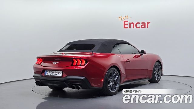 Ford Mustang (VII) 2.3 Ecoboost Premium Convertible 2024 — фото 2