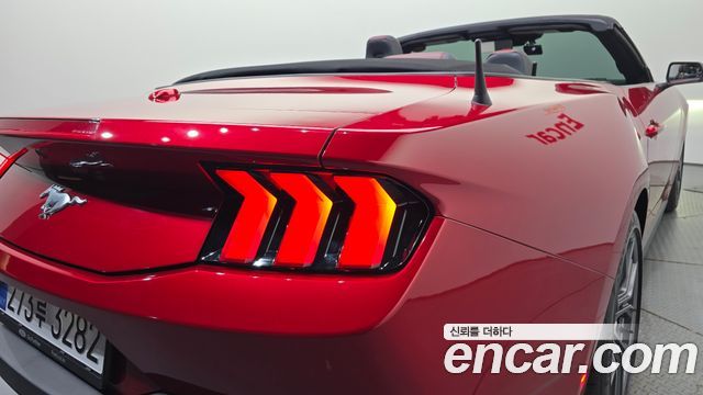 Ford Mustang (VII) 2.3 Ecoboost Premium Convertible 2024 — фото 23